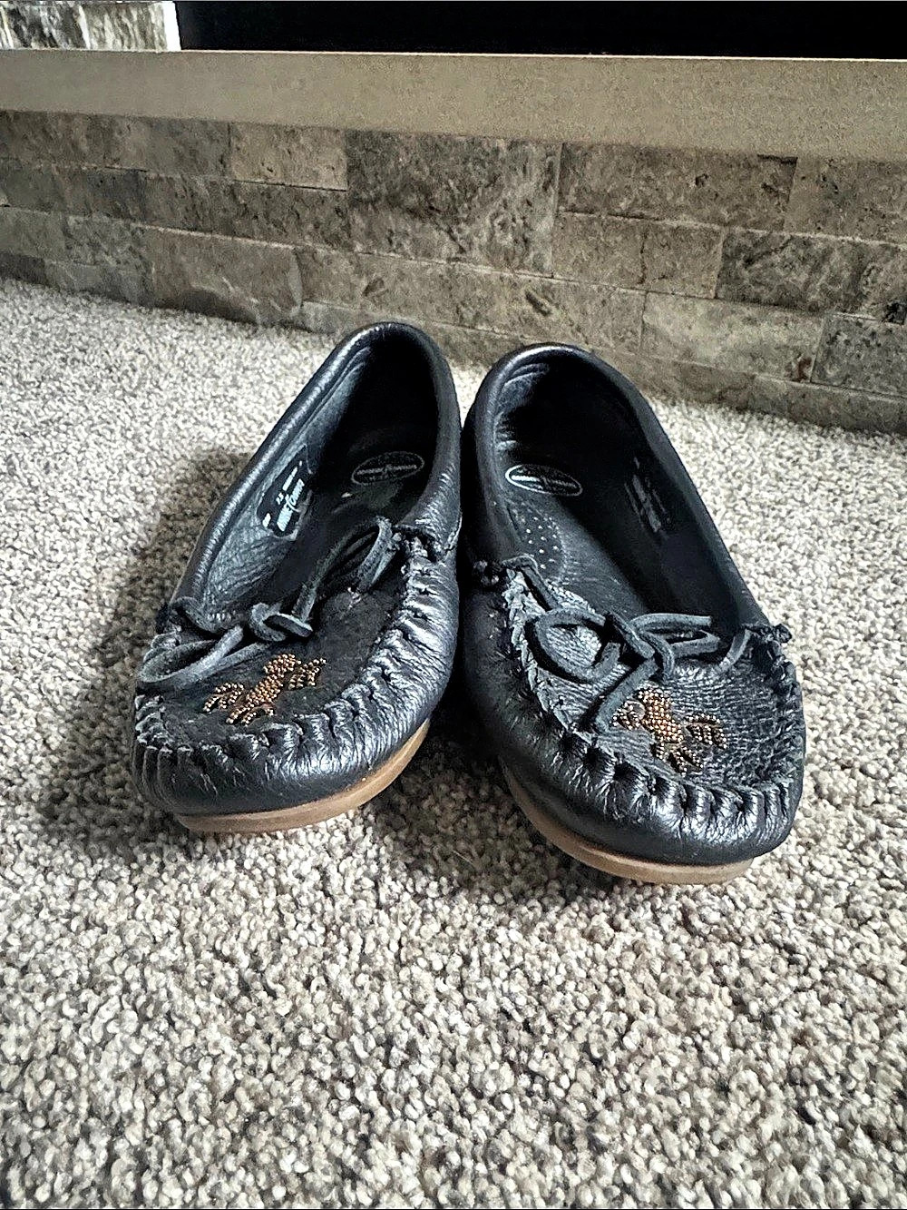 Minnetonka Kilty Leather Moccasins Black US Women’s 7.5 Gold Beaded Birds EUC Li